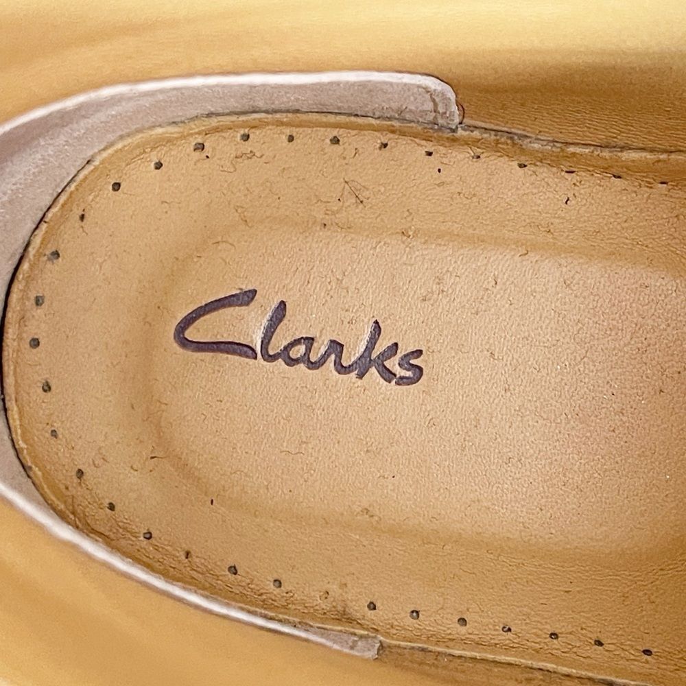 Clarks Women’s Chukka Dessert boots Boots in gray suede. 7.5 - Picture 10 of 17